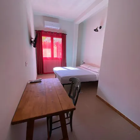 Domu Hermosa Bed & Breakfast